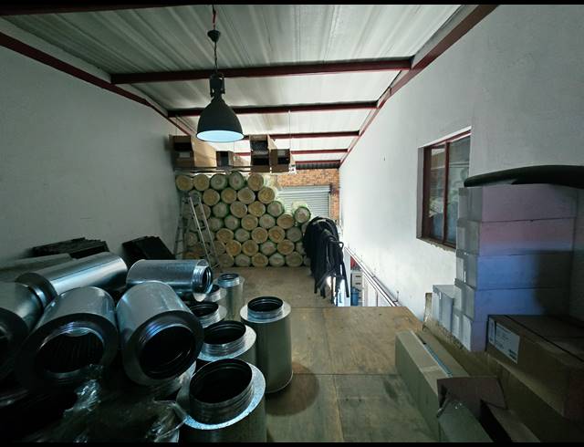 302M² WAREHOUSE FOR SALE IN KYA SANDS